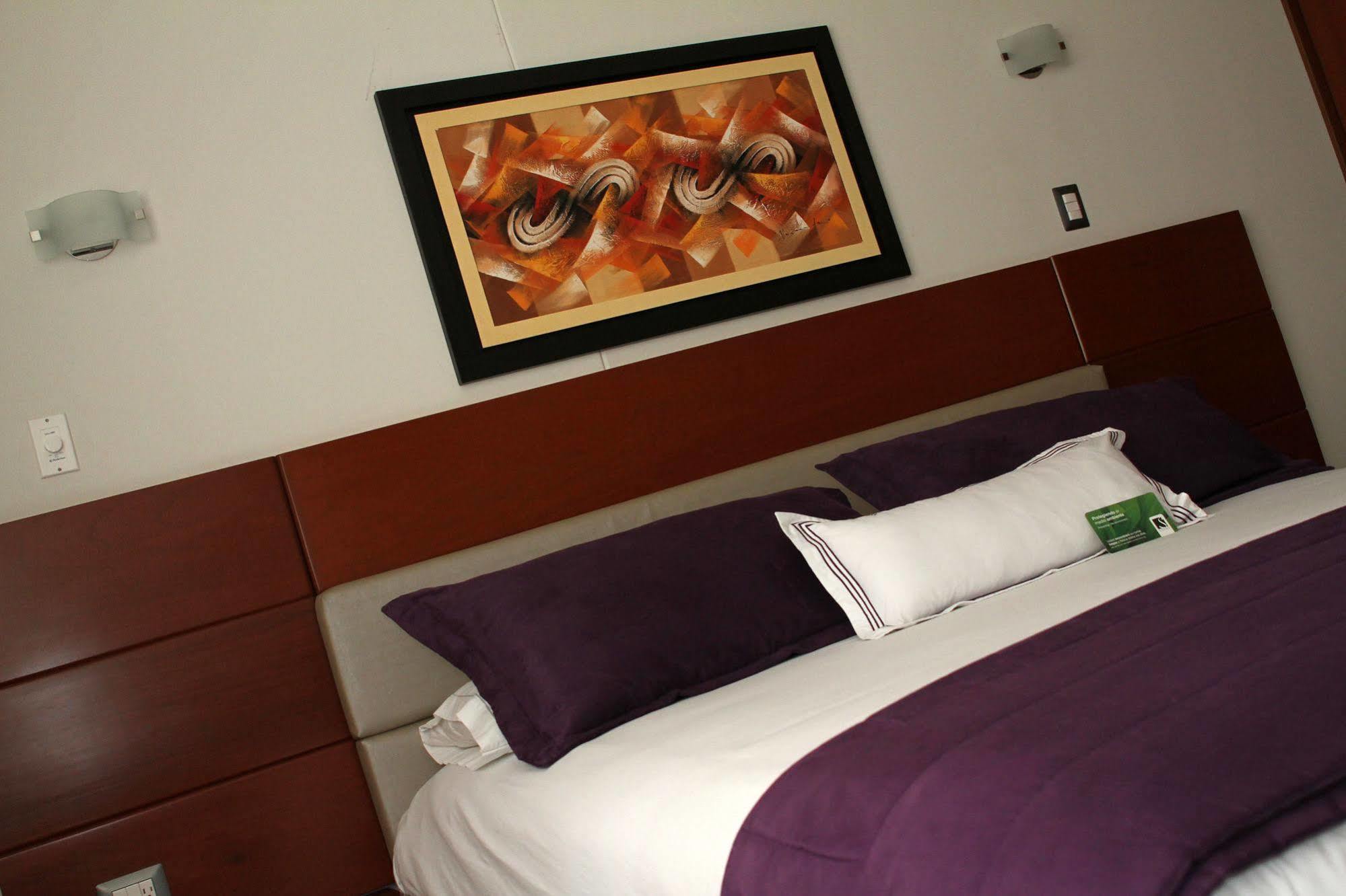 Sunec Hotel Чиклайо Экстерьер фото